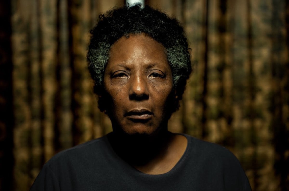 Rejane Faria como Vicentina, protagonista da parceria entre a Filmes de Plástico e a Netflix