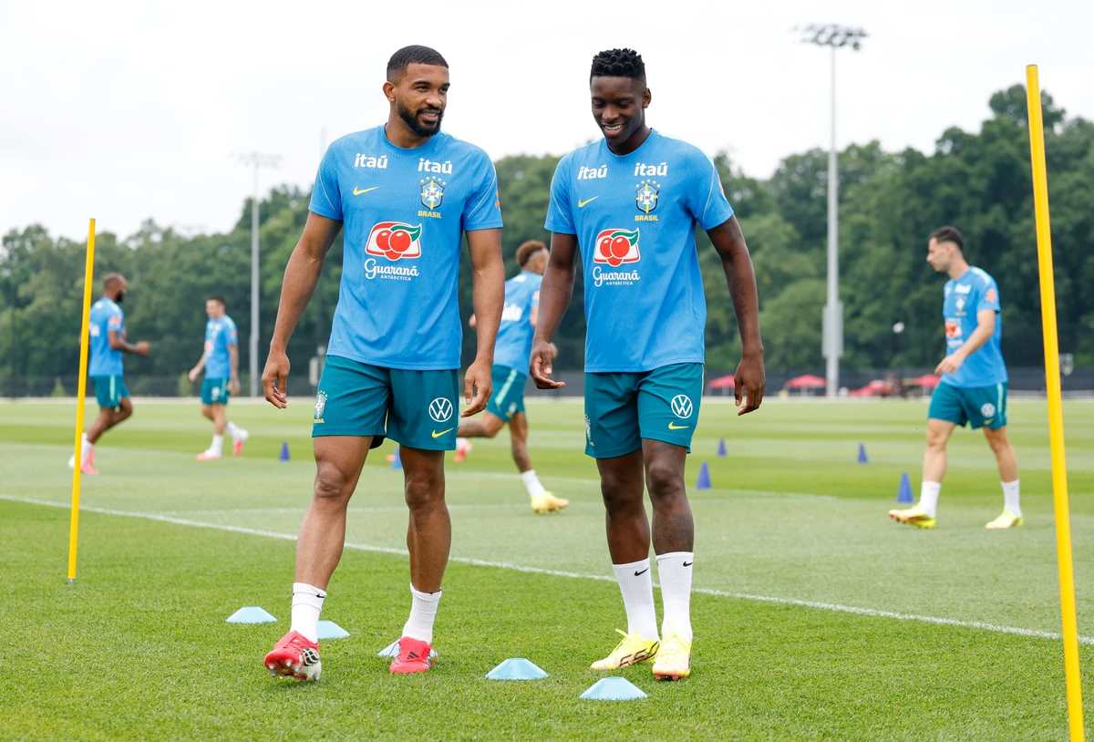 Brasil faz primeiro treino para enfrentar o Japão