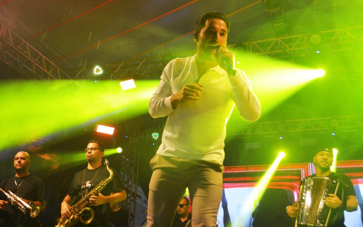 São Pedro de Bonfim de Feira: Tayrone encerra festa em grande estilo
