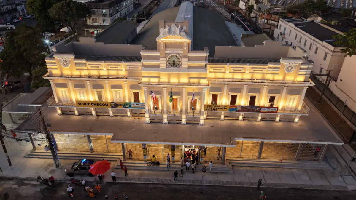 Governador entrega primeira estação do VLT de Salvador