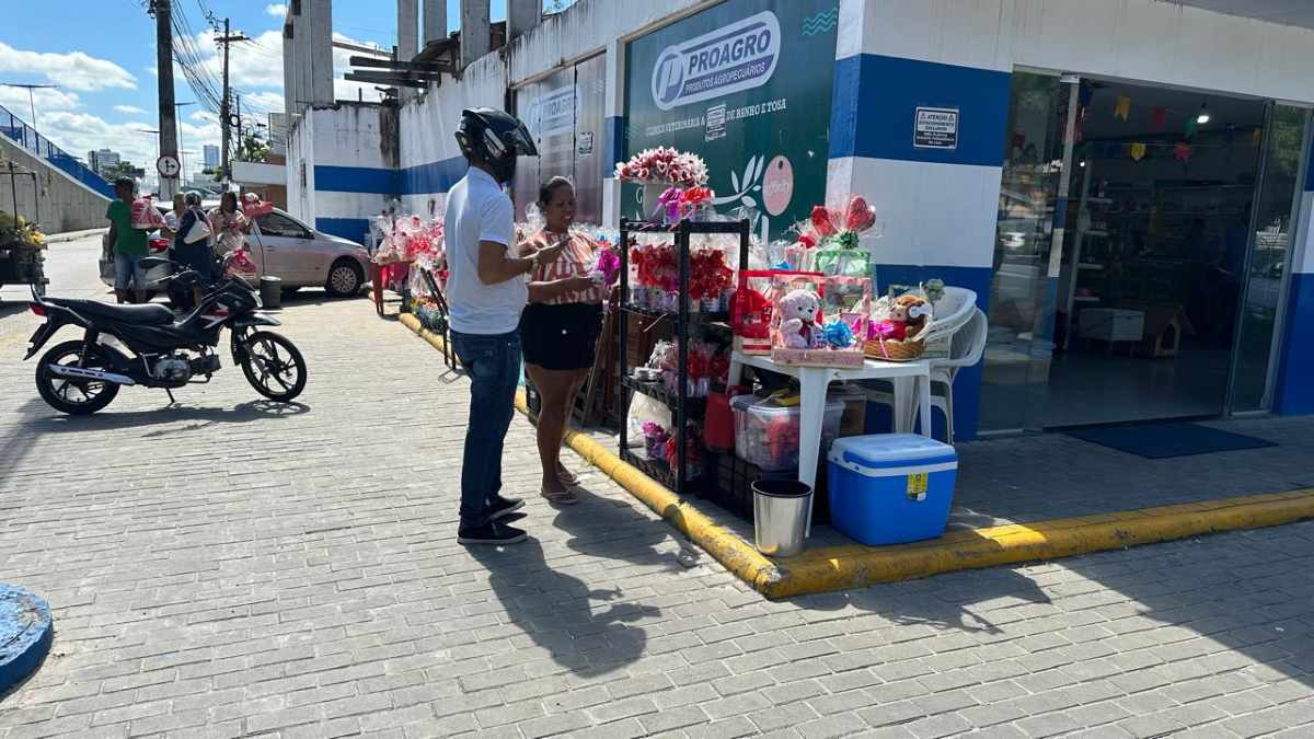 Vendedores relatam prejuízos após fiscalização e avaliam protesto em Feira de Santana