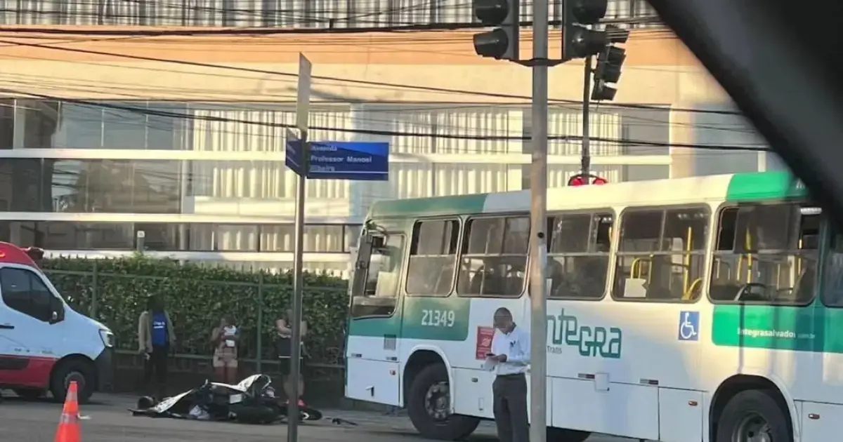 Mototaxista morre após colisão com ônibus em Salvador