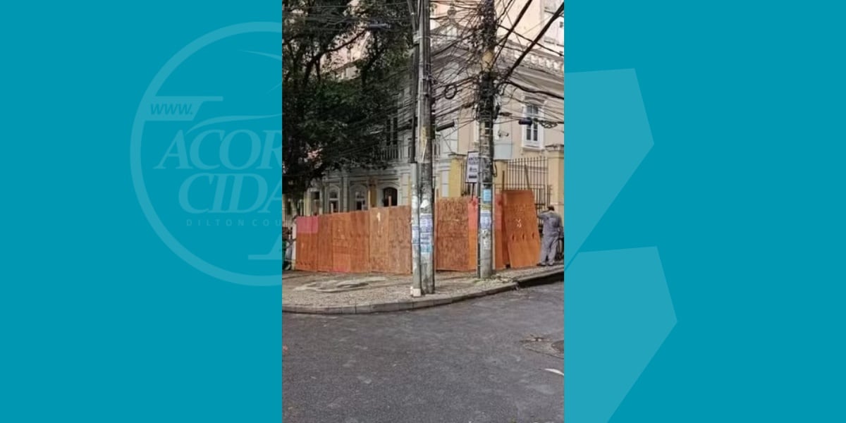 Acidente com caminhão provoca interdição temporária de biblioteca em prédio histórico de Salvador