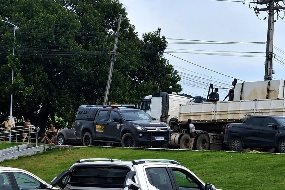 Polícia Federal intercepta carreta na BR-101 e apreende cerca de 500kg de droga