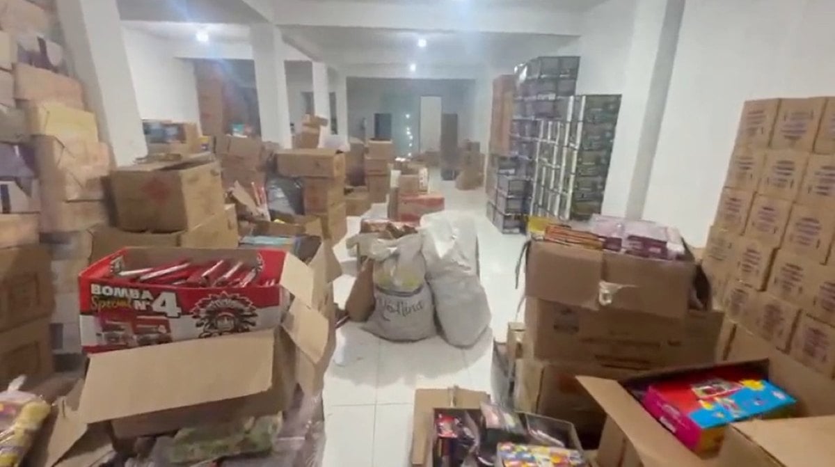 Polícia apreende mais de uma tonelada de fogos em depósitos clandestinos na Bahia
