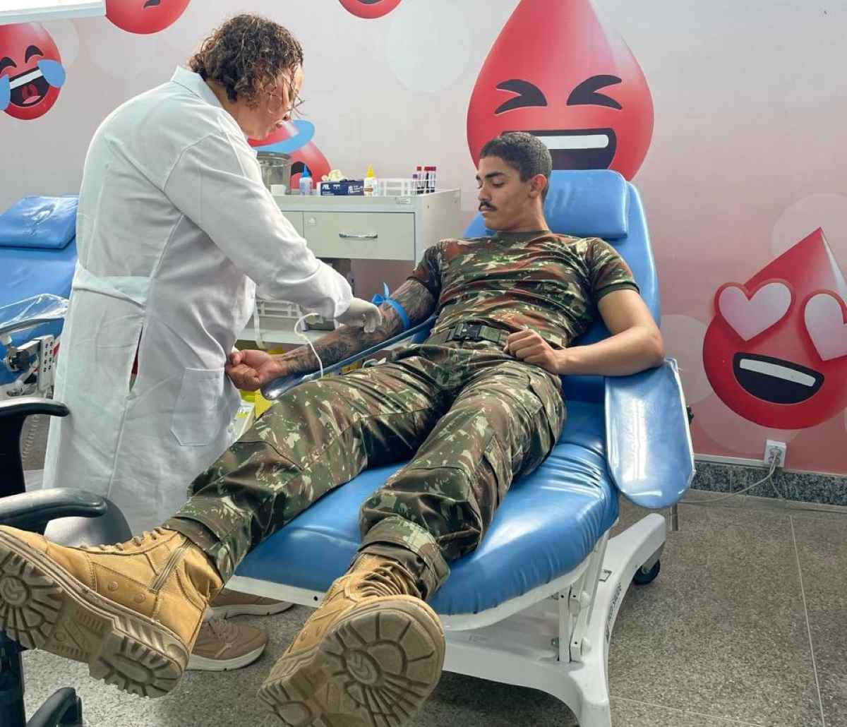 Campanha de incentivo à doação de sangue mobiliza cerca de 100 pessoas no Hemoba de Feira de Santana