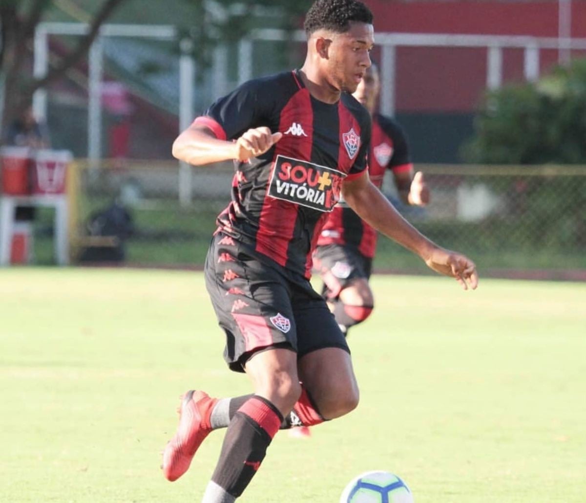 jogador de futebol Edson Júnior
