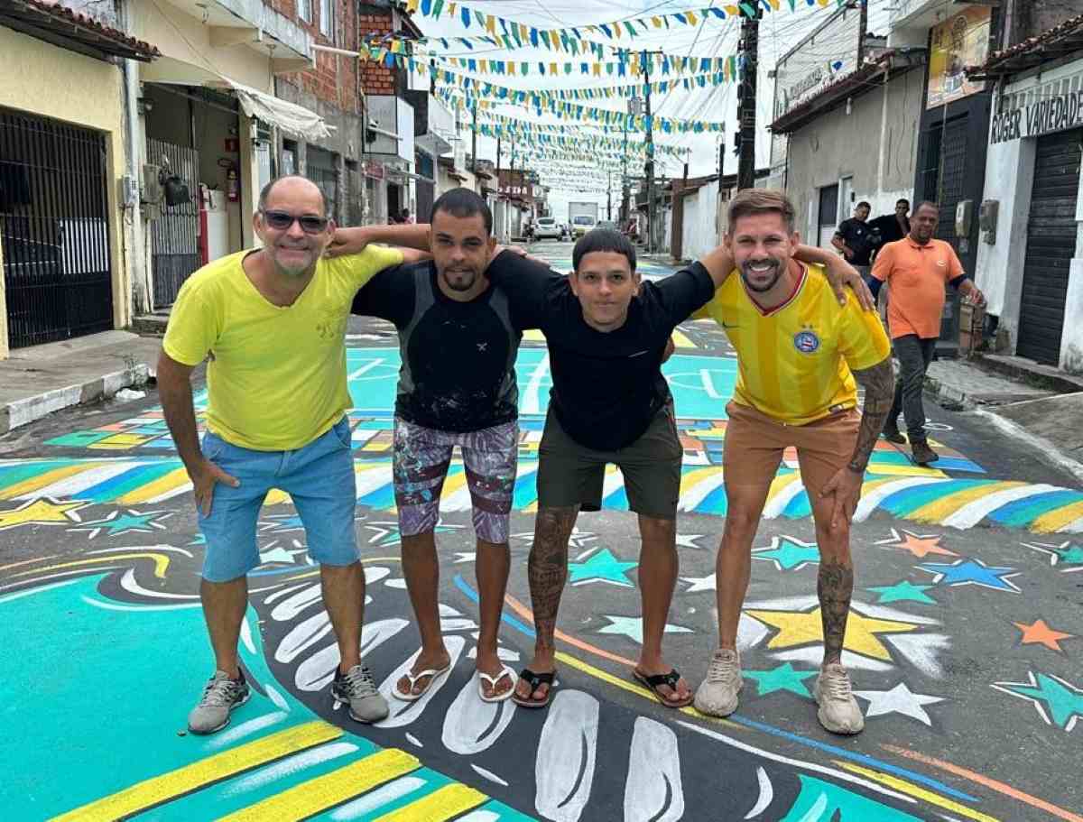 Rua decorada para a Copa do Mundo resgata tradição e une moradores em torcida pelo Brasil