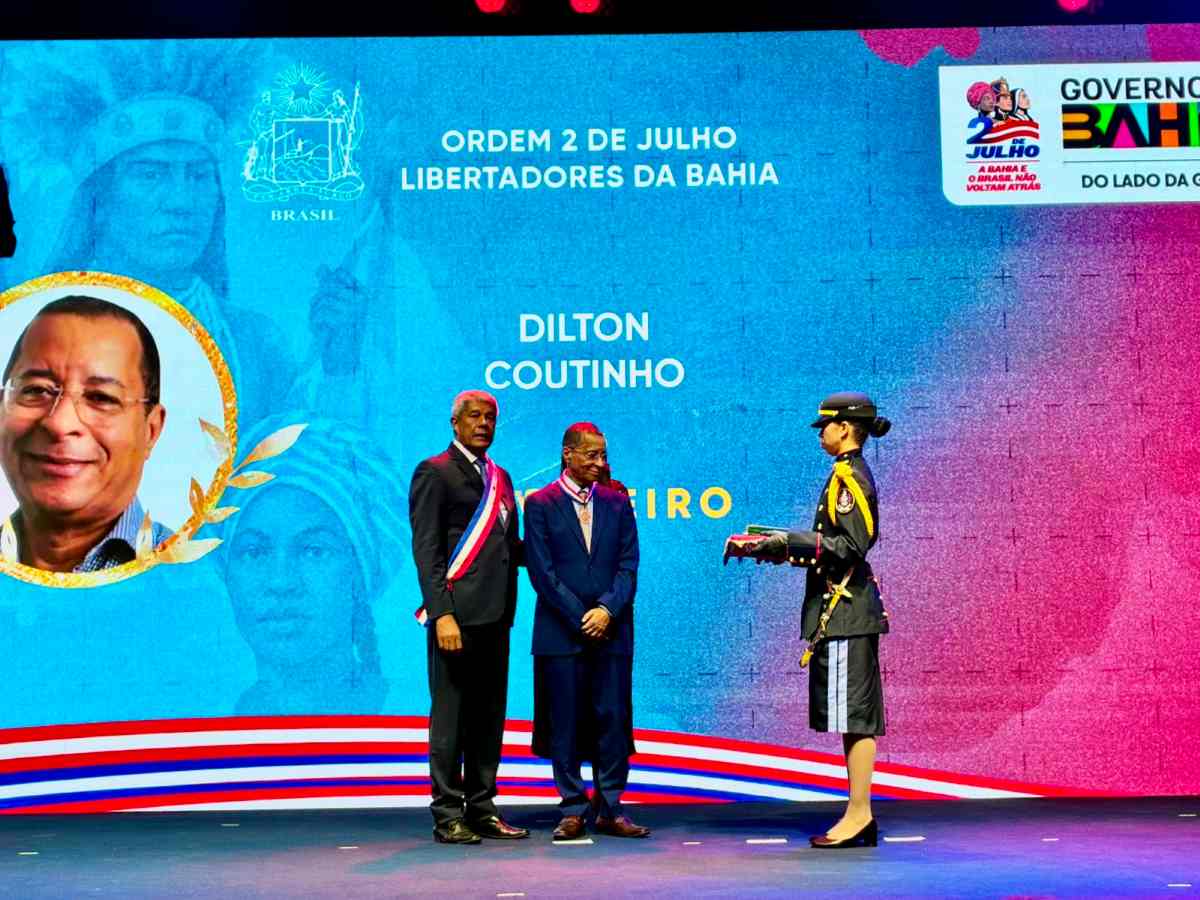 Radialista Dilton Coutinho recebe comenda 2 de Julho
