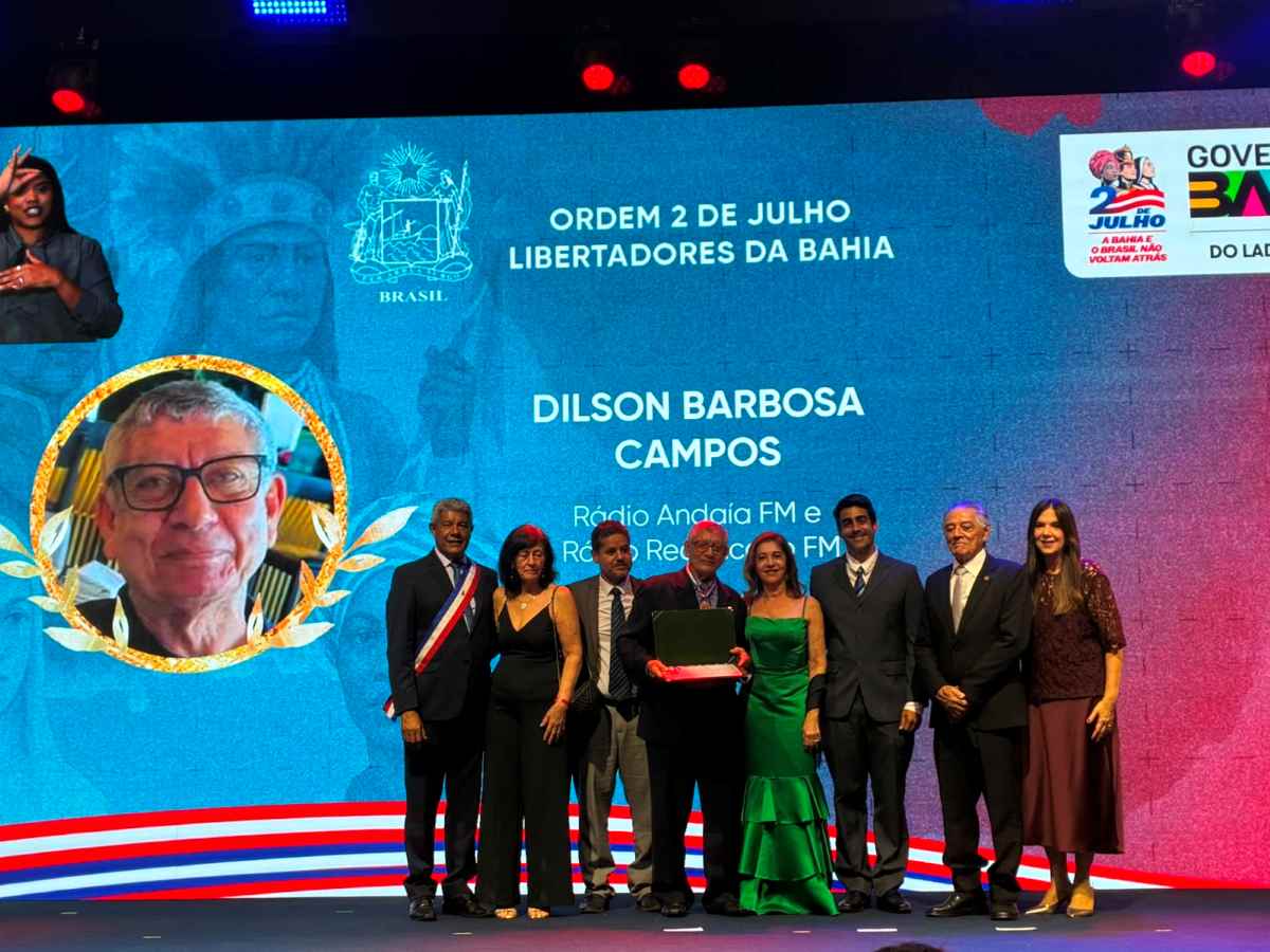 Radialista Dilton Coutinho recebe comenda 2 de Julho