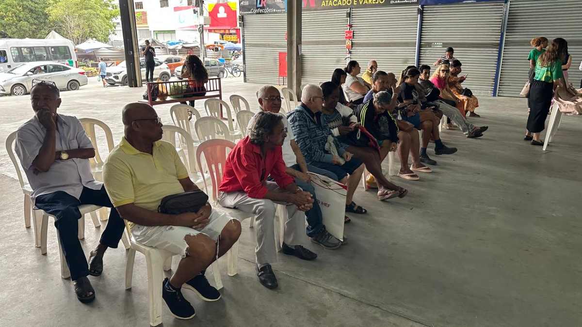 Shopping Popular ação gratuita da campanha Julho Verde com exames de prevenção contra o câncer de cabeça e pescoço