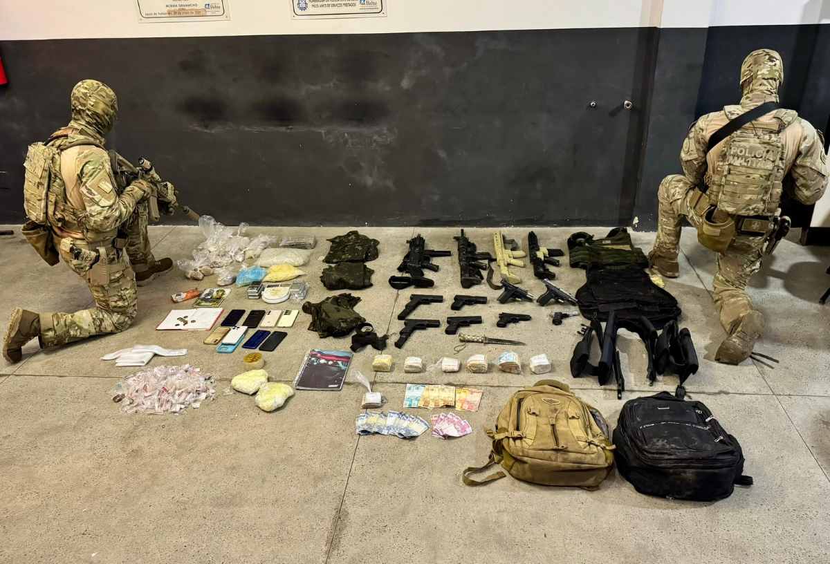 Após vídeo com armas, PM prende dois integrantes de facção criminosa e desmonta acampamento