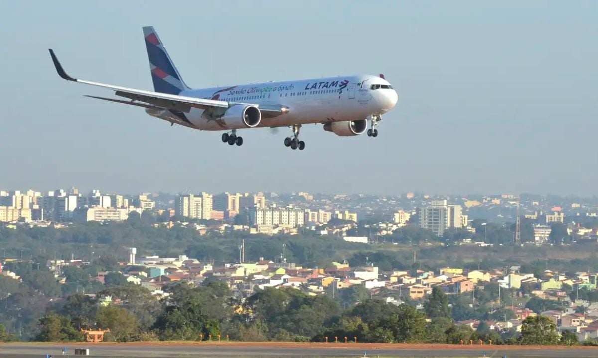 Aviação Civil_ voos nacionais e internacionais_avião foto antônio Cruz agência brasil