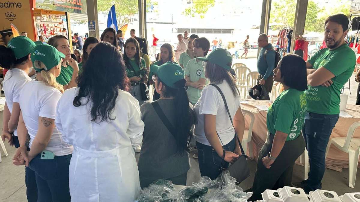 Shopping Popular ação gratuita da campanha Julho Verde com exames de prevenção contra o câncer de cabeça e pescoço