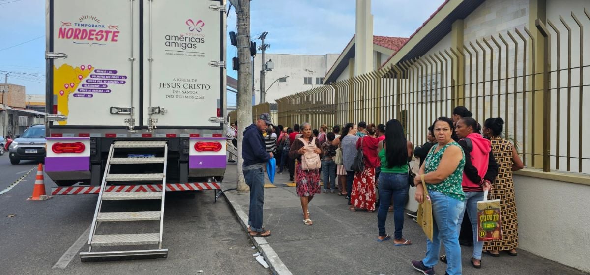 Carreta Carreta Instituto Américas Amigas exame mulheres mamografias Feira de Santana