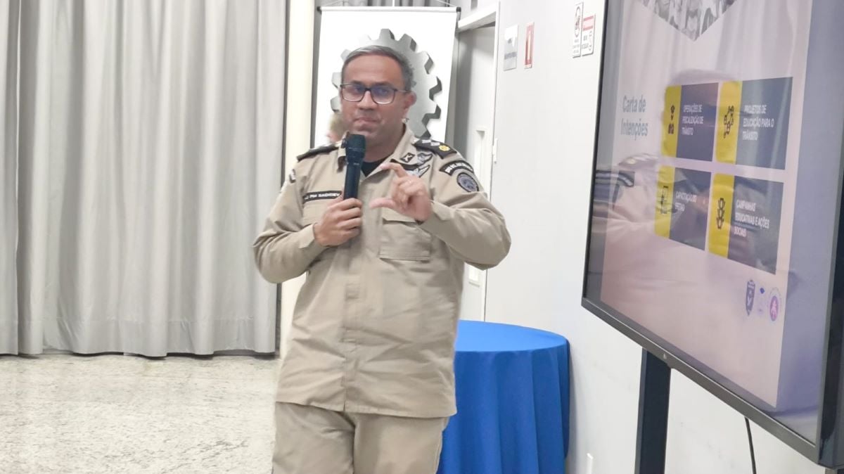 Comandante do Esquadrão Asa Branca major Rafael Sachdev