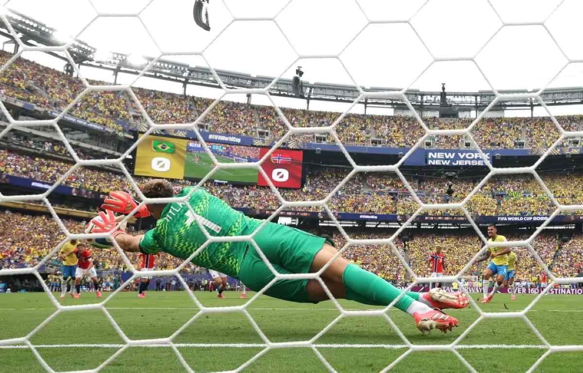 Goleiro da Noruega Orjan Nyland