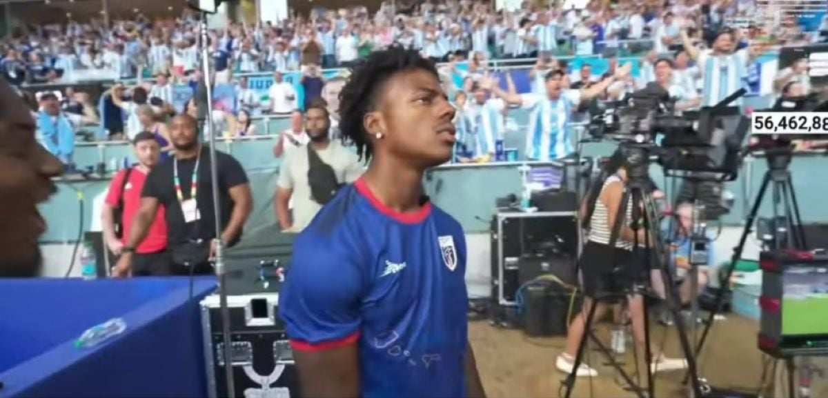 Influenciador Speed com a camisa de Cabo Verde durante jogo contra Argentina