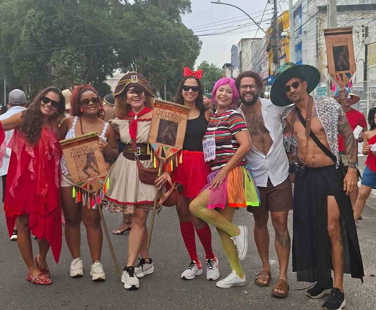 Jamile Almeida, psicóloga, foi fantasiada de Maria Bonita com os amigos 