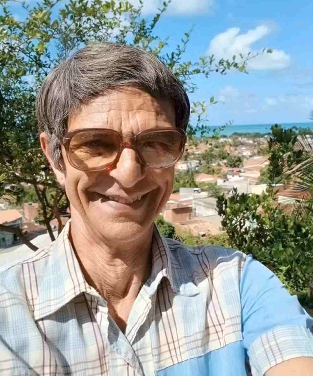 João Signorelli, caracterizado como Chico Xavier