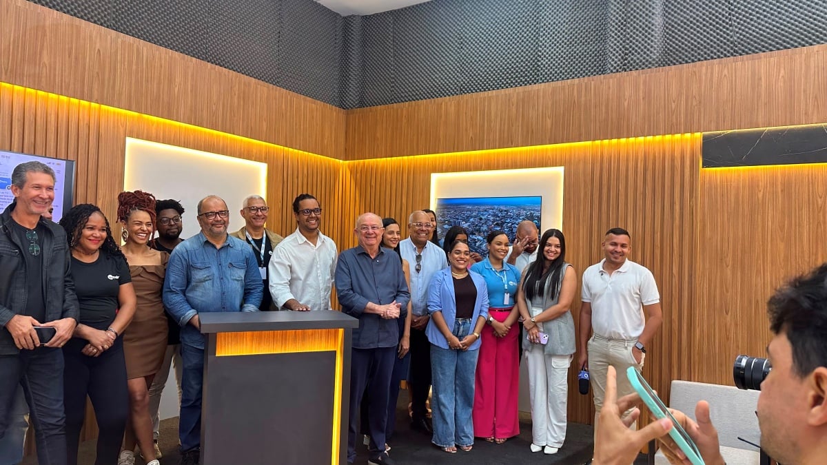 cerimônia de reinauguração da TV Feira