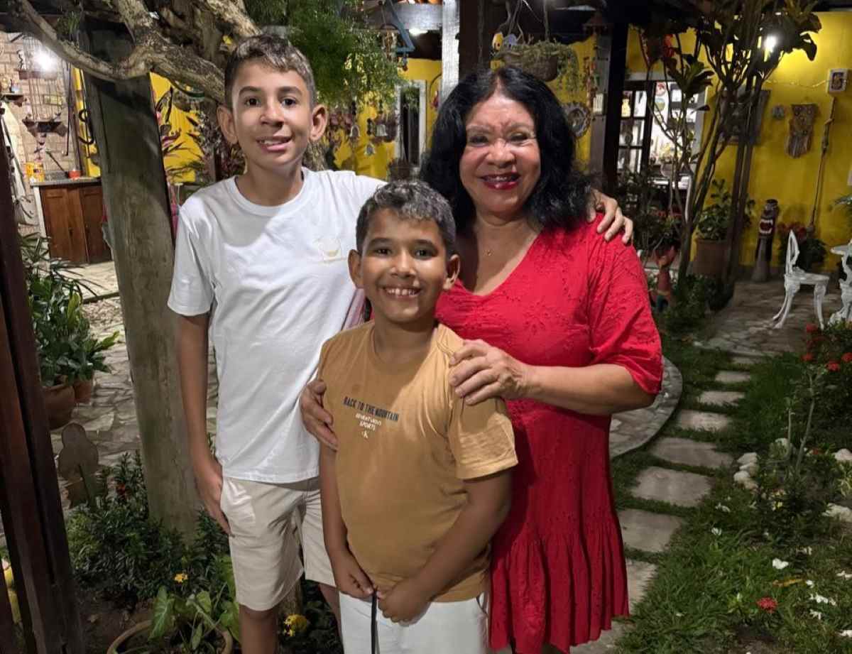 Professora Marlede Oliveira e os netos