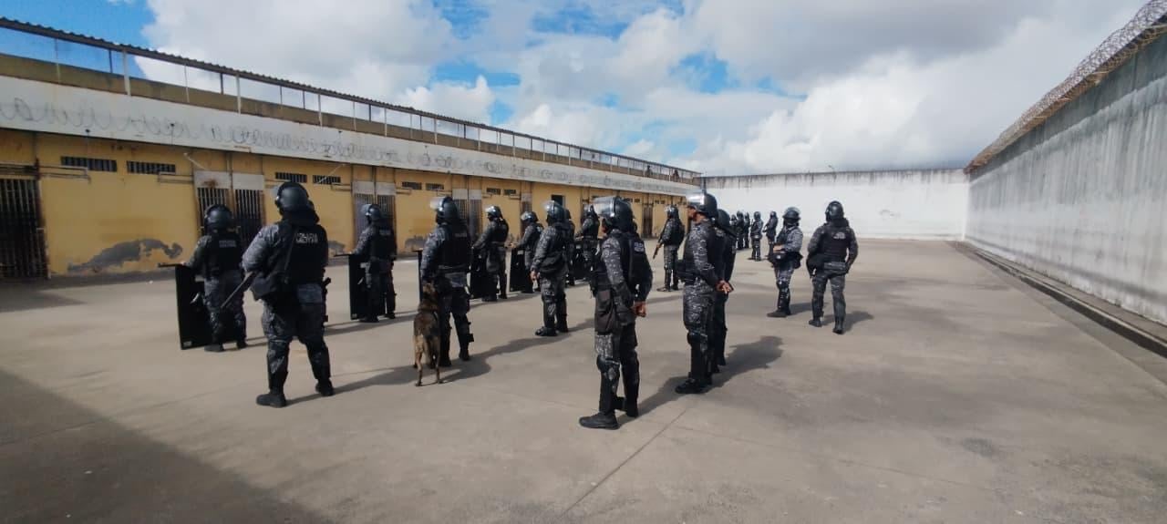 Operação no Conjunto Penal
