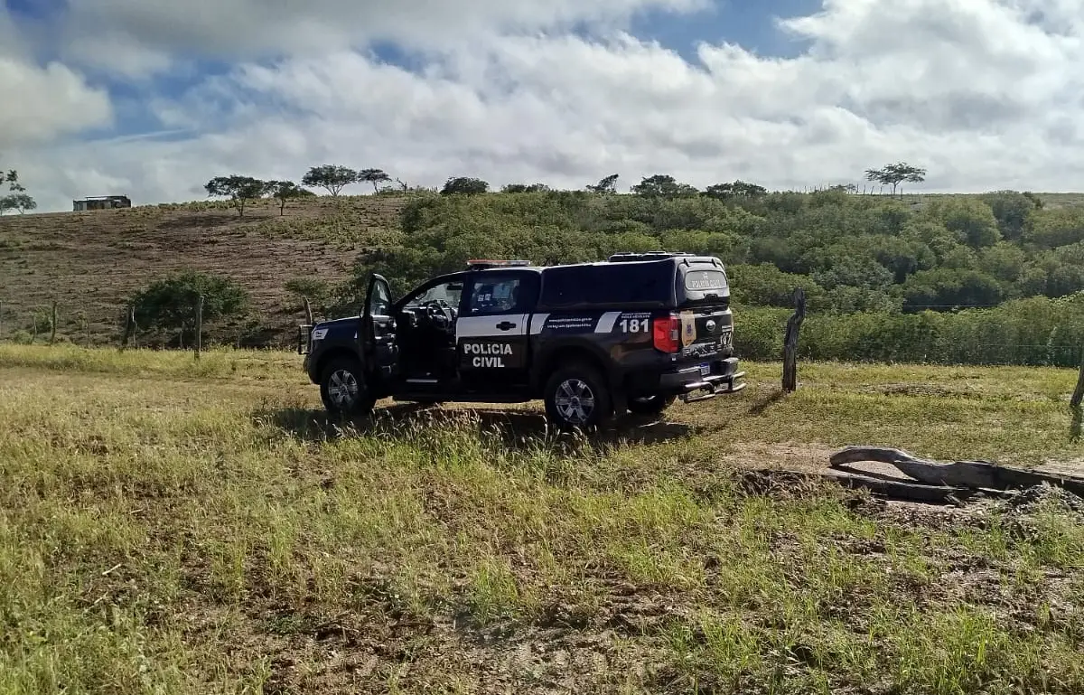 Vereador é alvo de operação por ameaças à ex-companheira e tem quatro facões apreendidos na Bahia