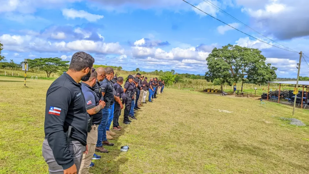 Delegados, investigadores e peritos participam de treinamento de tiro Delegados, investigadores e peritos participam de treinamento de tiro