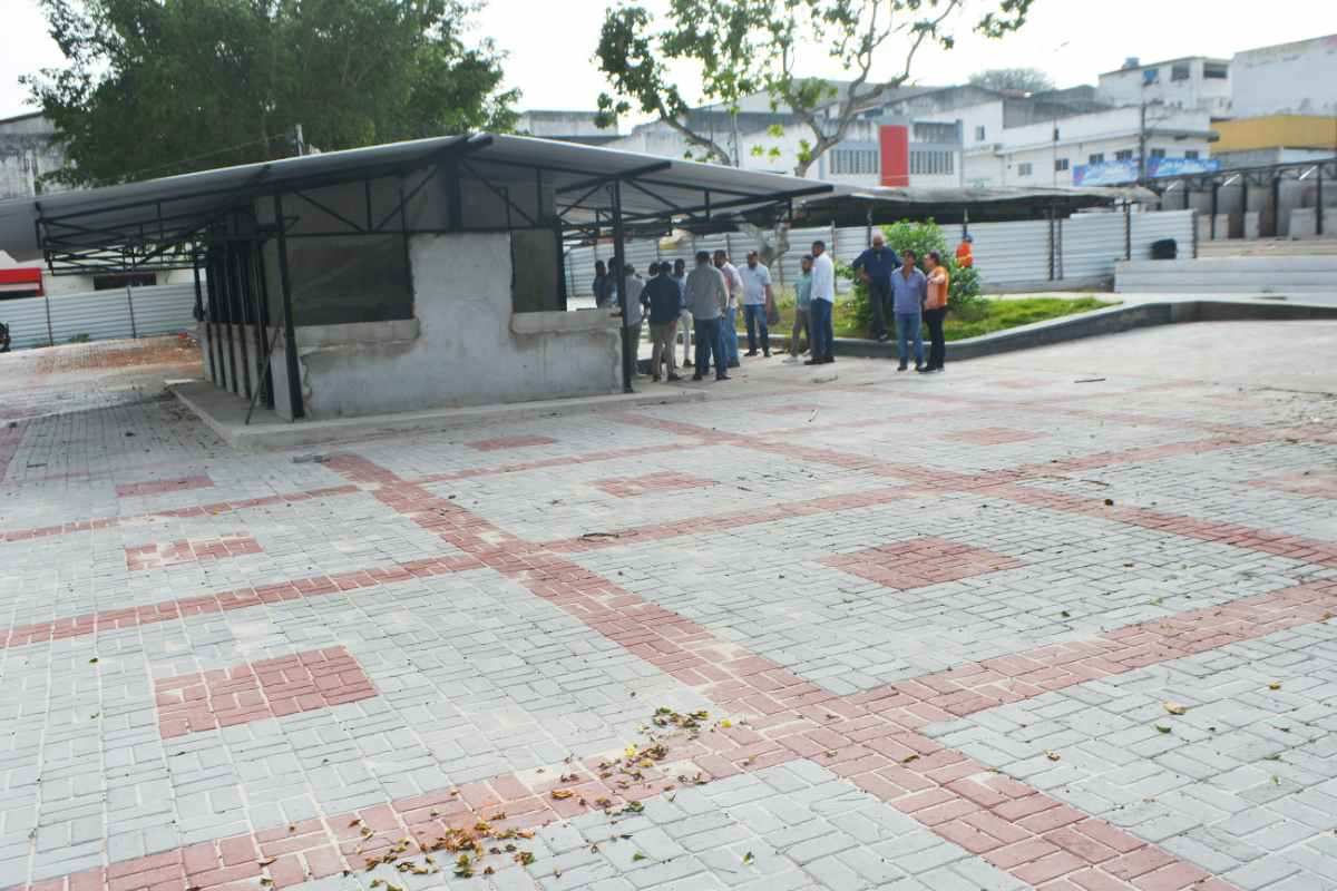 Prefeito Visita Obras da Praca do Tropeiro - Fotos Jorge Magalhaes