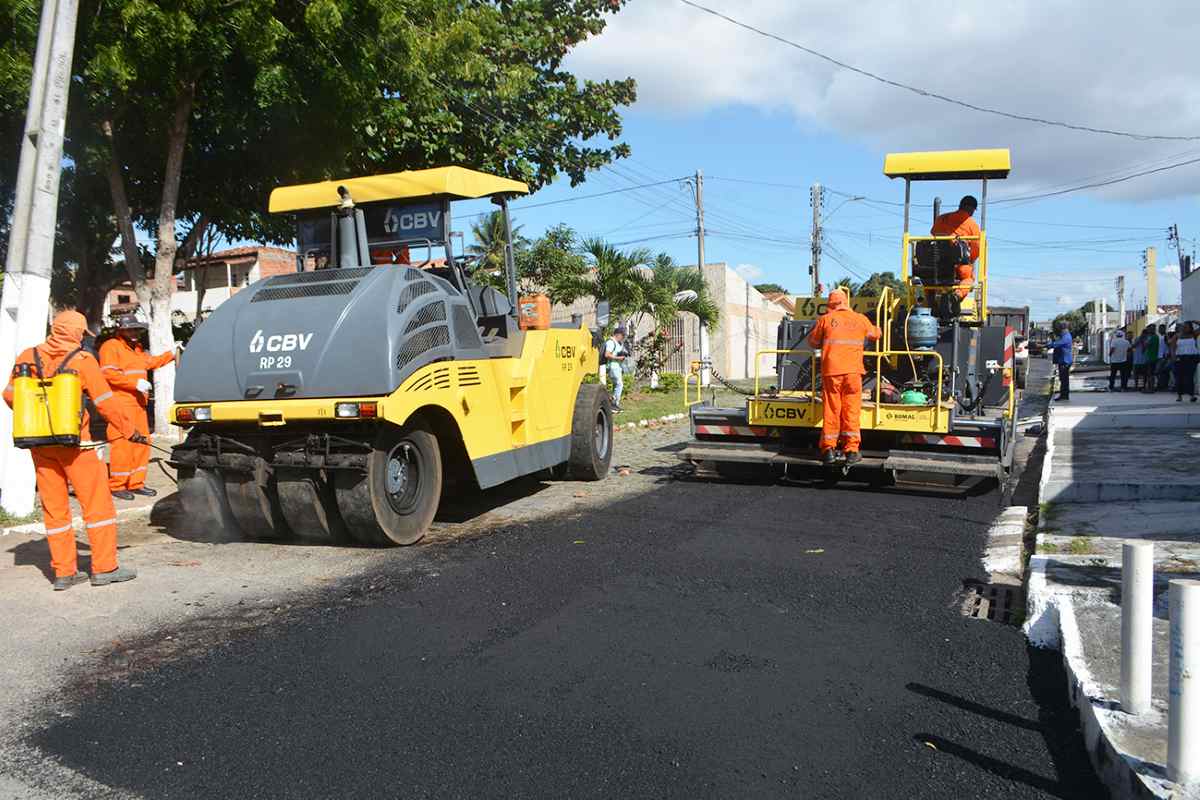 Prefeitura inicia pavimentação de mais cinco ruas no bairro Conceição, em Feira de Santana