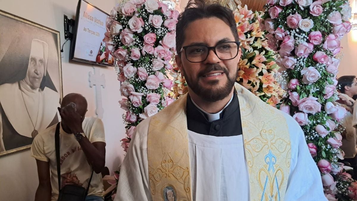 Procissão de Senhora Sant’Ana reúne dezenas de fiéis e encerra festa da padroeira em Feira