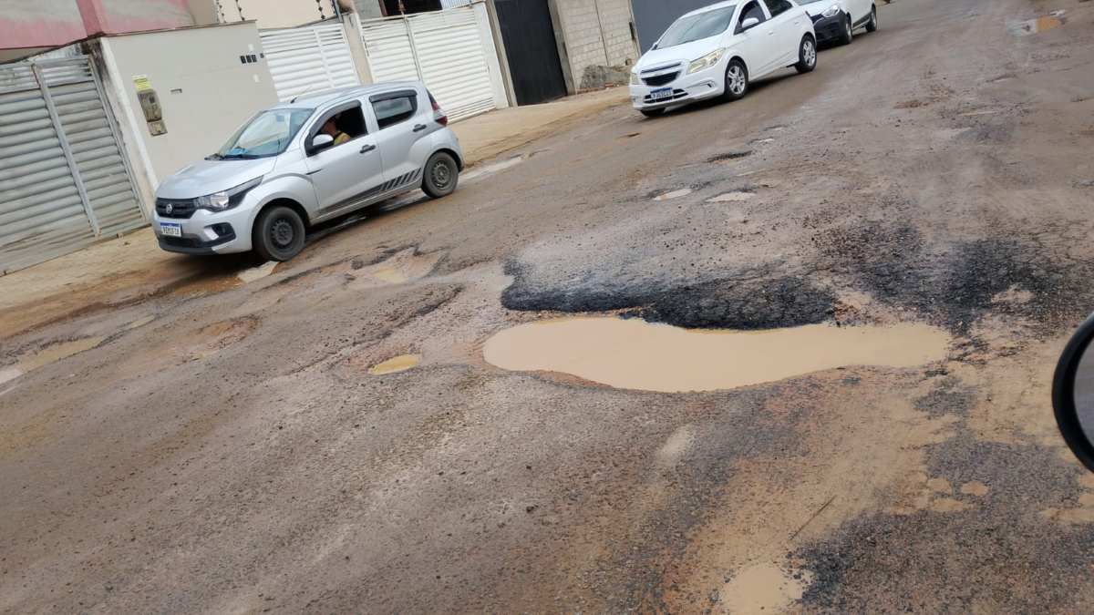 Rua Eunápolis, no bairro Papagaio