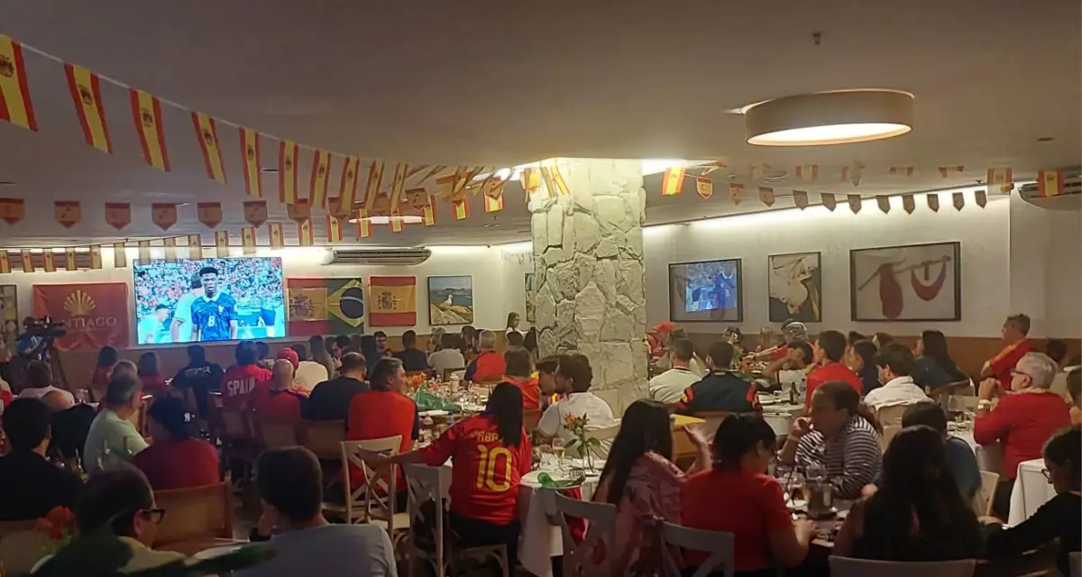 Final da Copa do Mundo reúne torcida espanhola no Santiago, no Clube Espanhol em Salvador