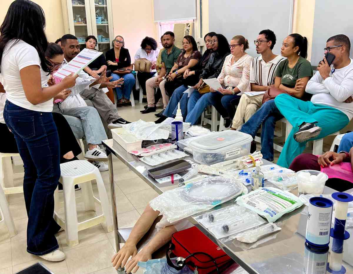 Simulação realística impulsiona reciclagem técnica de profissionais de enfermagem