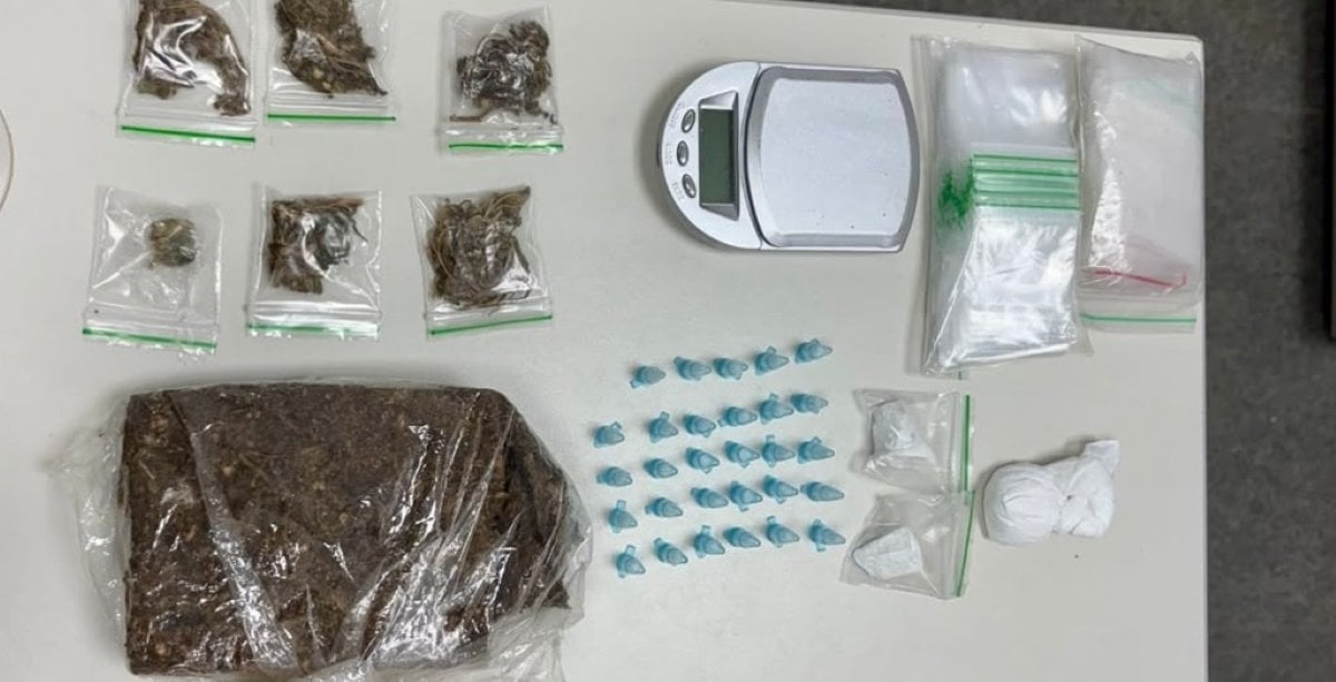 Suspeito de tráfico é preso com maconha, cocaína e balança de precisão em Feira de Santana