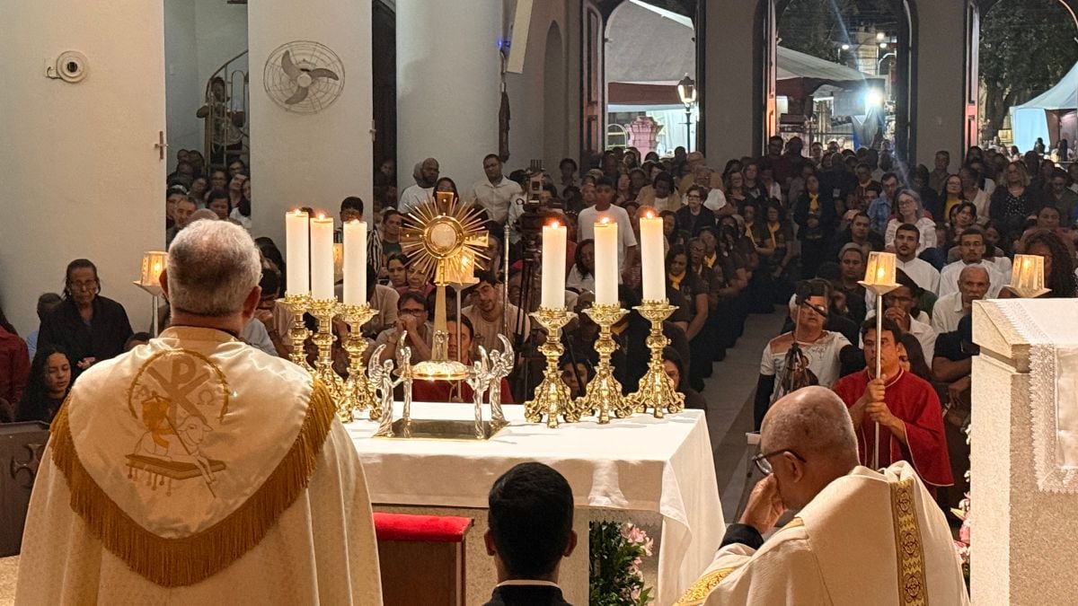 Última noite da novena de Sant'Ana reúne grande público na Catedral Metropolitana