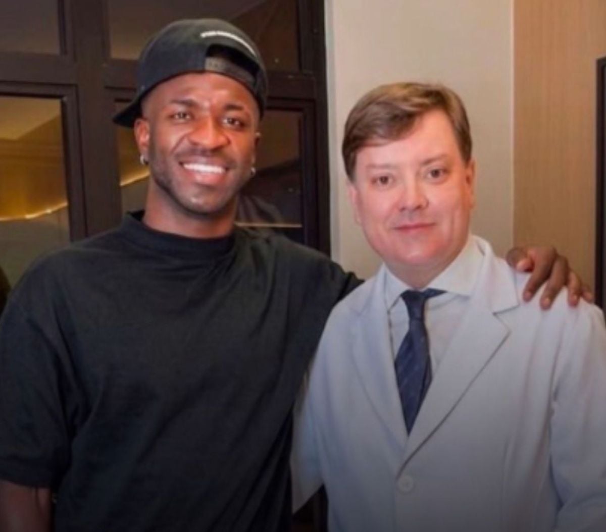 Vini Jr. e dermatologista Alessandro Alarcão