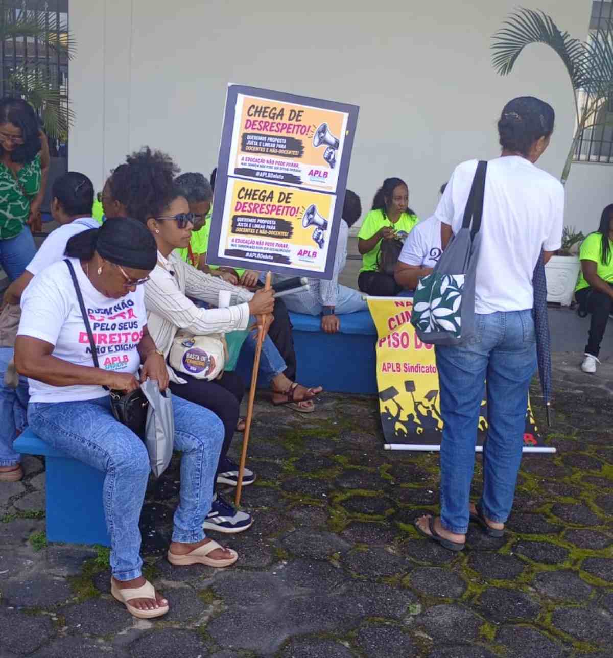 Profissionais da educação de Amélia Rodrigues anunciam paralisação de três dias
