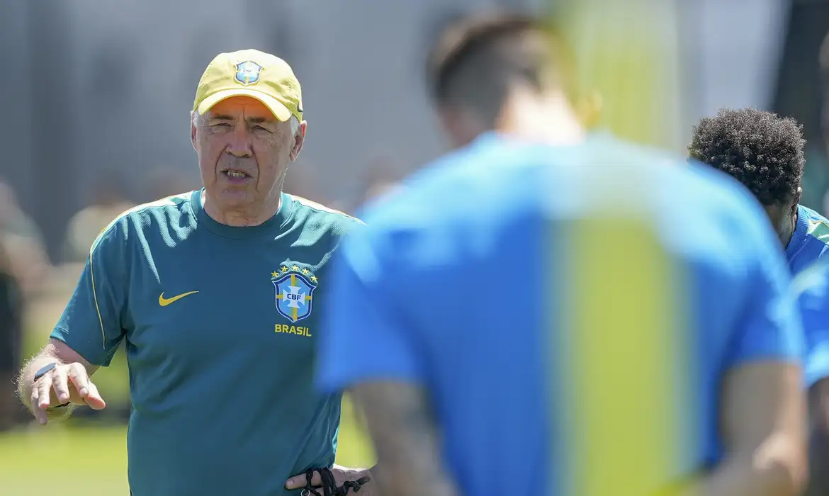 Técnico Carlo Ancelotti