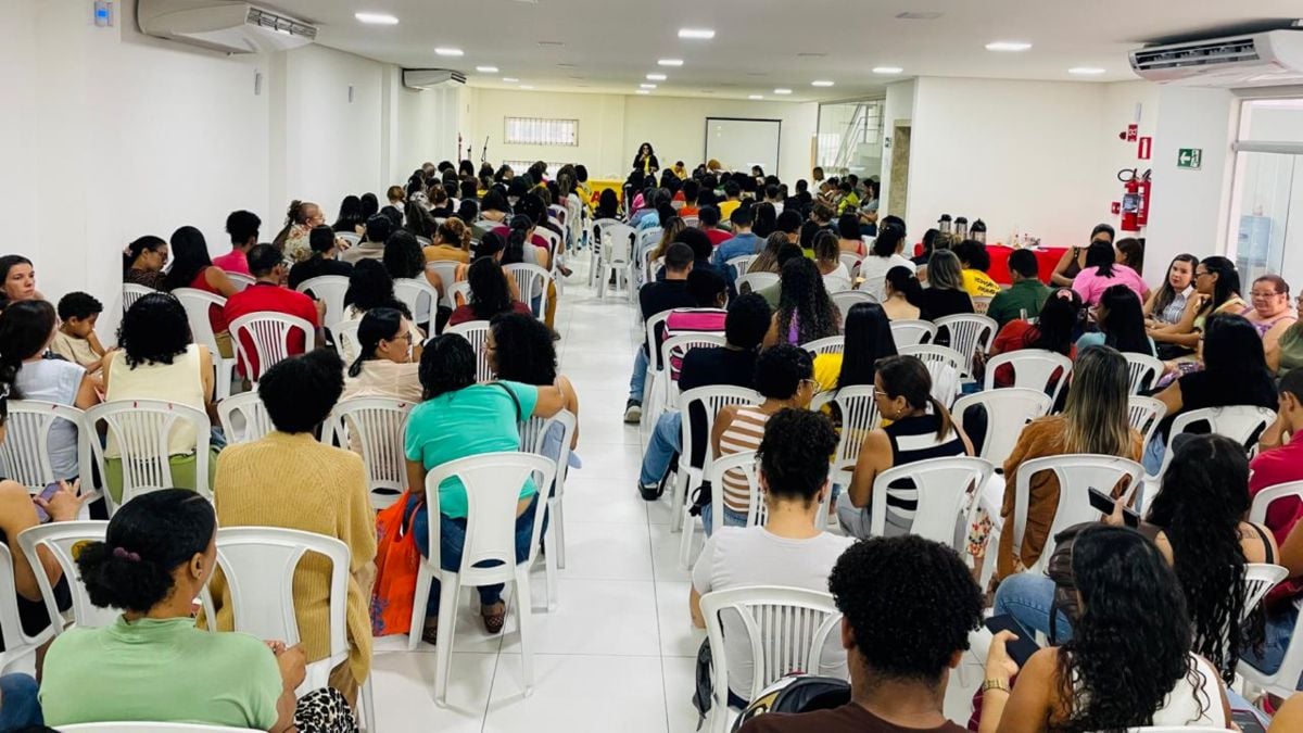 Assembleia de professores na APLB Feira
