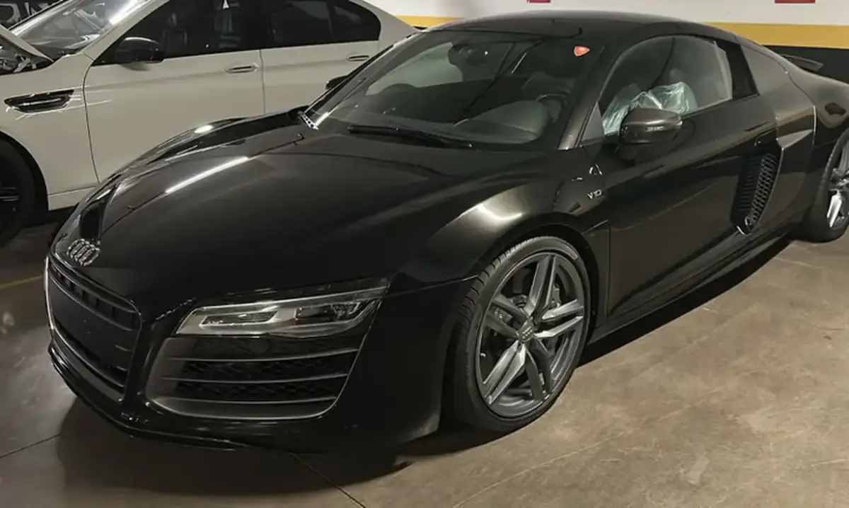 Polícia Federal apreende carros de luxo em operação contra Careca do INSS