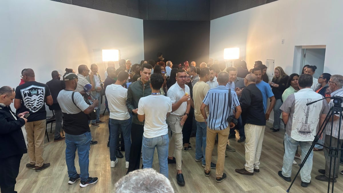 cerimônia de reinauguração da TV Feira