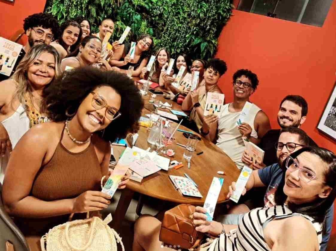 Clube do livro em Feira de Santana usa literatura para criar laços e combater a solidão na vida adulta