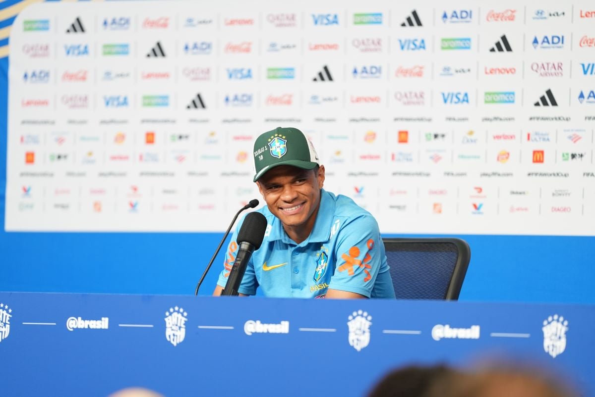Douglas Santos em entrevista coletiva pela Seleção no hotel The Ridge, em Nova Jersey