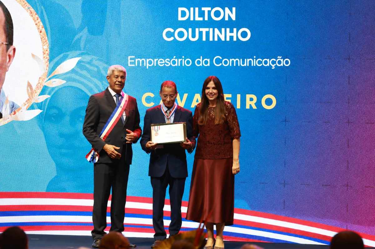 Radialista Dilton Coutinho recebe comenda 2 de Julho
