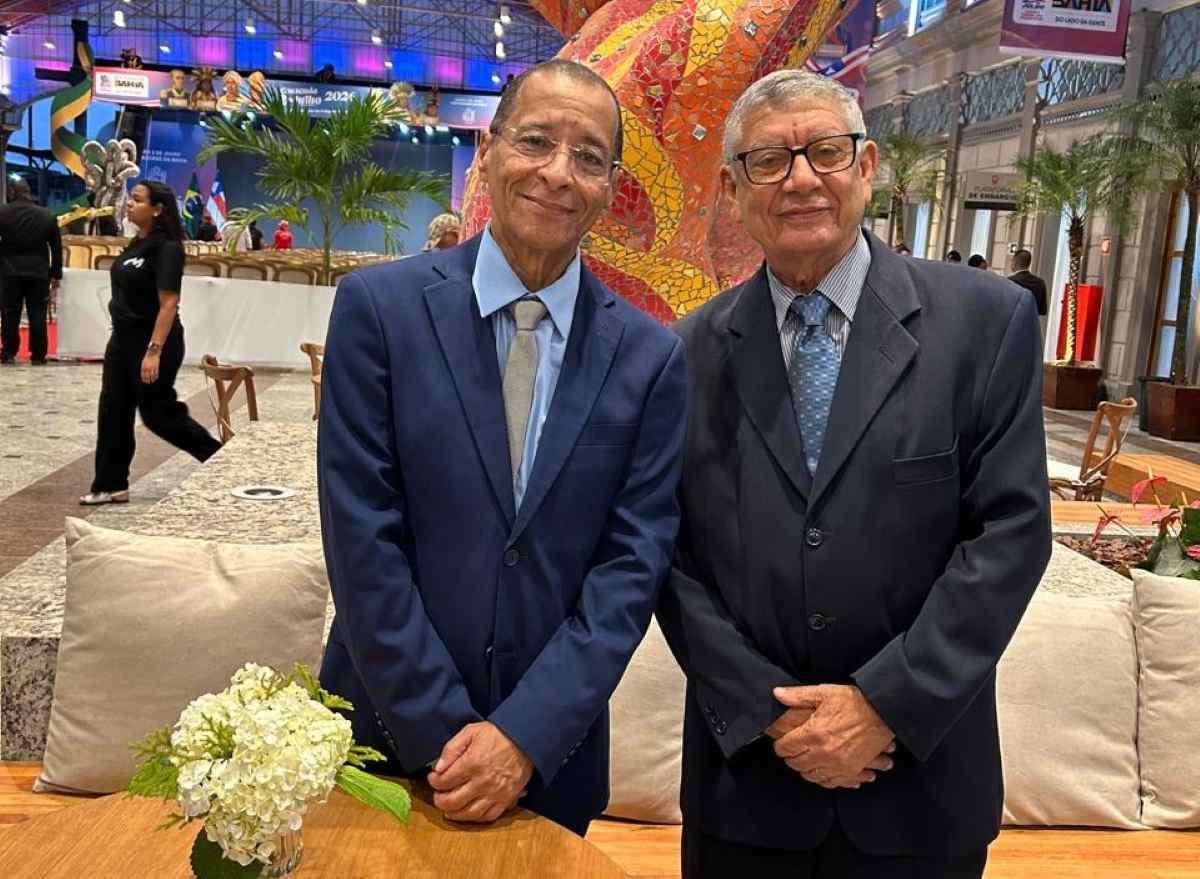 Radialista Dilton Coutinho recebe comenda 2 de Julho