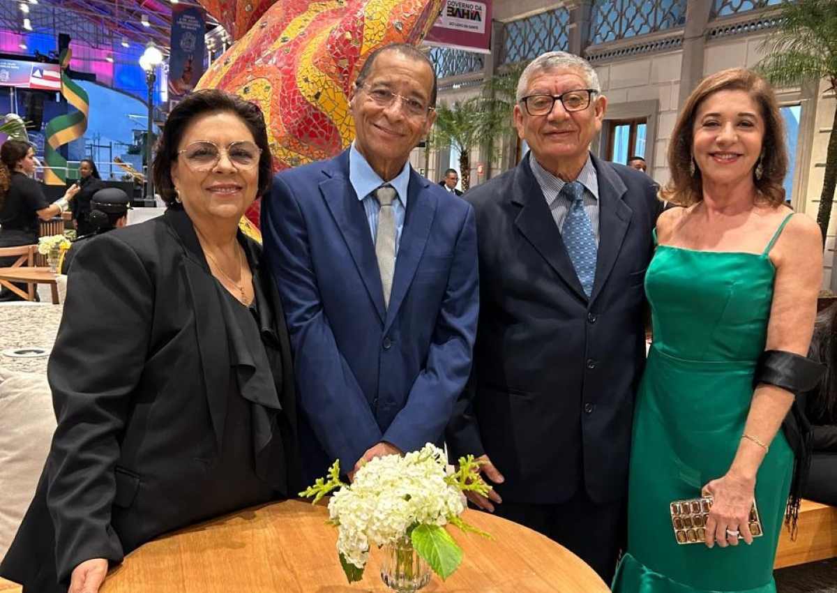 Radialista Dilton Coutinho recebe comenda 2 de Julho