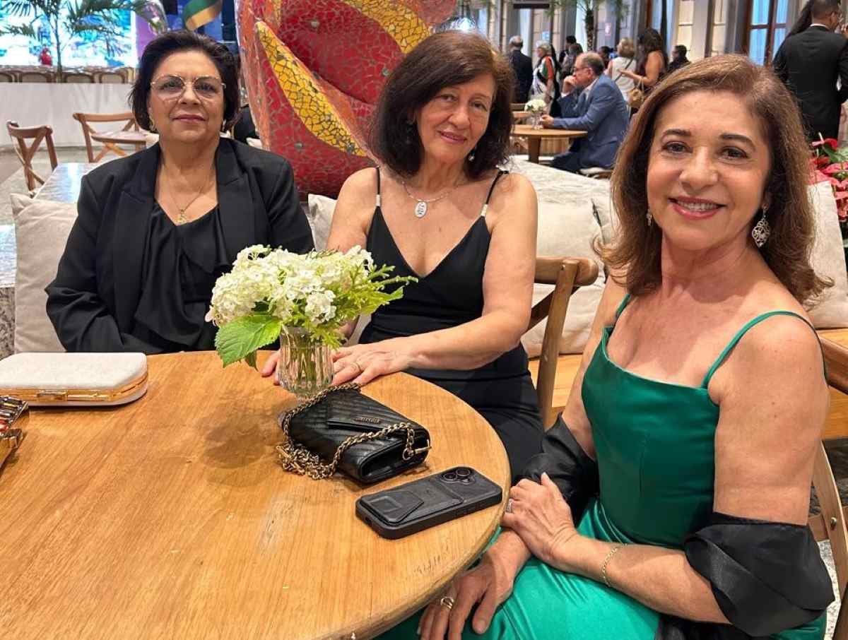 Radialista Dilton Coutinho recebe comenda 2 de Julho