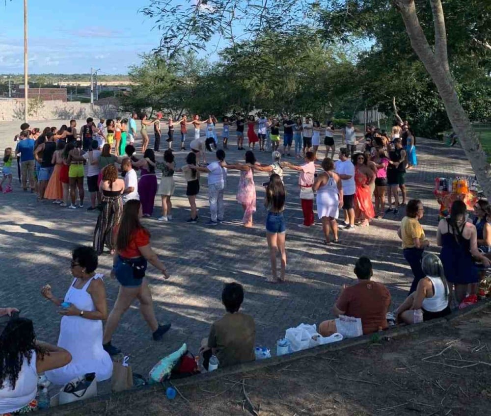 Forró e boas conexões: projeto transforma dança em espaço de convivência em Feira de Santana